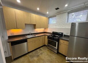 Building Photo - 72 Frankfort St