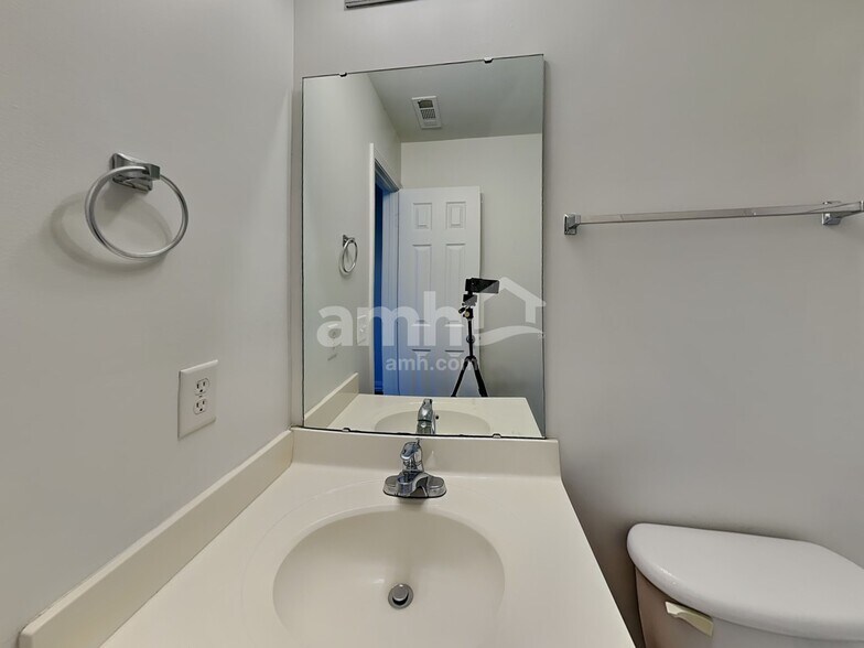 Building Photo - 1963 Trace Creek Dr