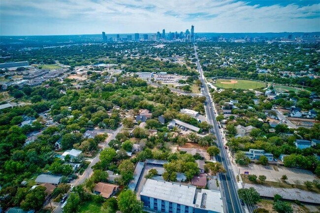 Building Photo - 2931 E 12th St