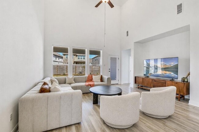 Building Photo - 217 Turnbuckle Bnd