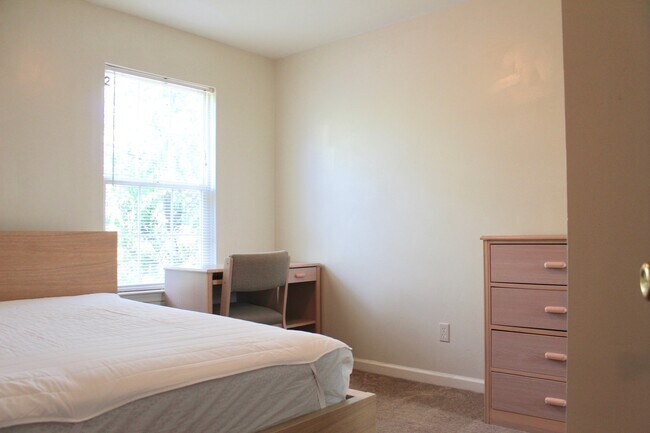 Building Photo - 578 Pheasant Run Cir