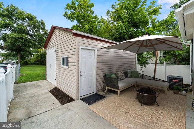 Building Photo - 5022 Branchville Rd