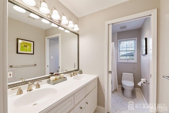 Building Photo - 4 Rebel Run Dr