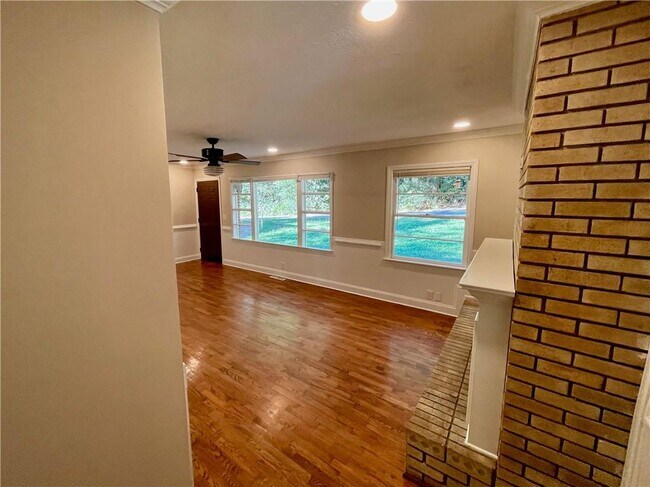 Building Photo - 21 Opal St