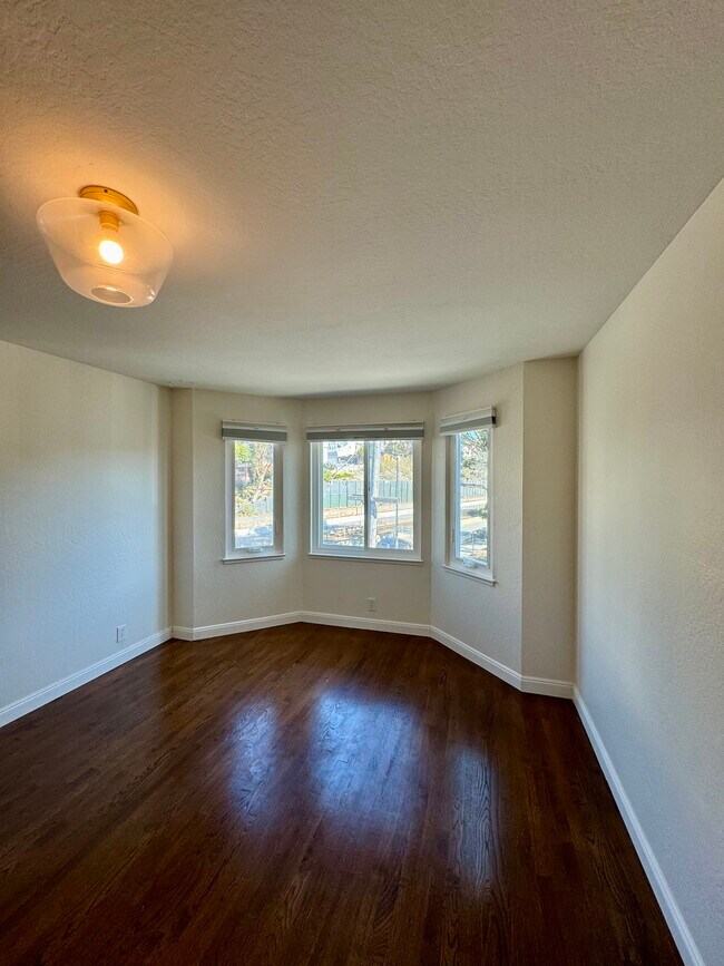 Building Photo - 137 Saint Marys Ave