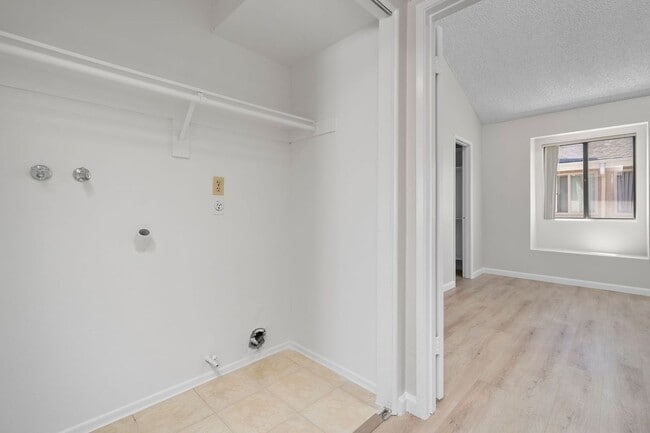 Building Photo - 18842 Smokewood Cir