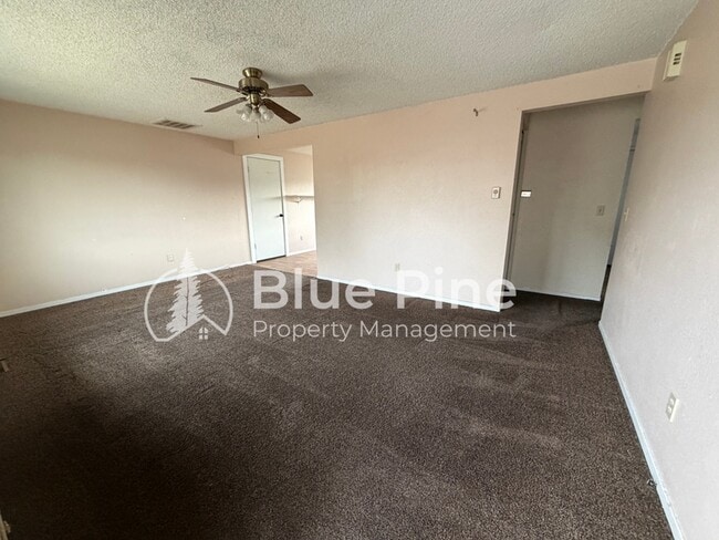 Building Photo - 2895 Meadow Ln