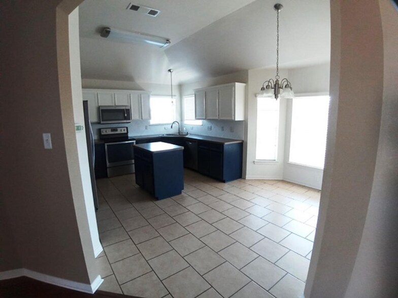Building Photo - 3608 Dewitt County Ct