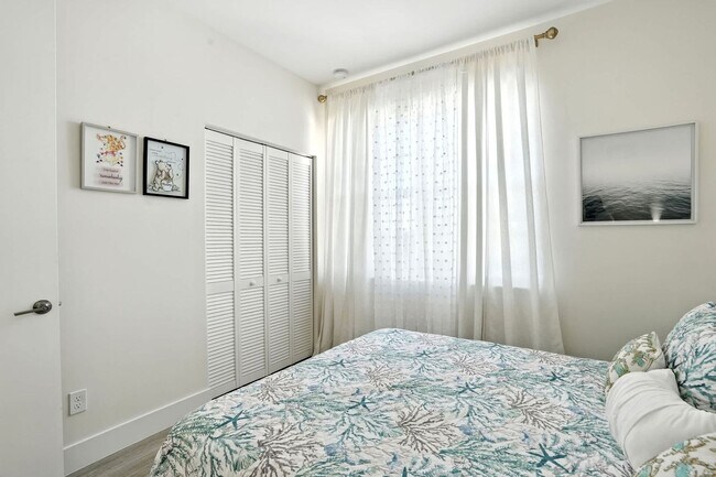 Building Photo - 15773 Beachcomber Ave