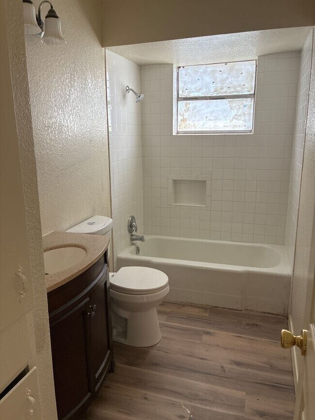 Building Photo - Charming 2-Bedroom Home in the Heart of Ta...