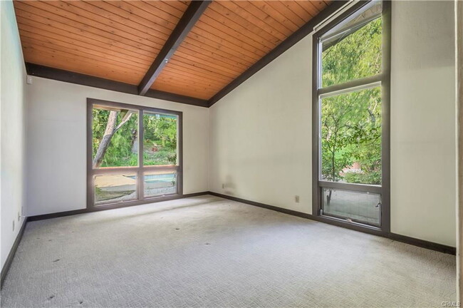 Primary Photo - 1340 Oak View Ave