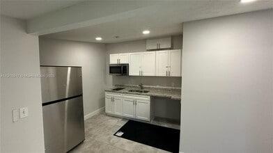 Building Photo - 408 S 9th St