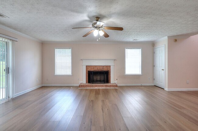 Building Photo - 665 Walnut Creek Dr NW