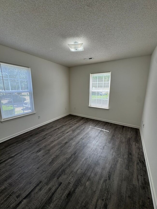 Building Photo - 132 Springwood Ln