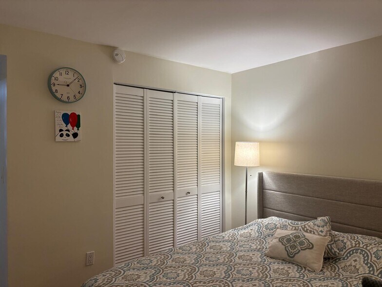 Building Photo - 210 SW 11th St