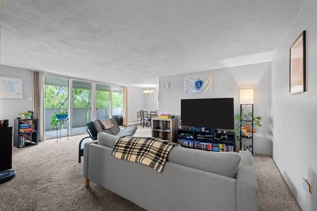 Building Photo - Gorgeous apartment in Cheesman Park!