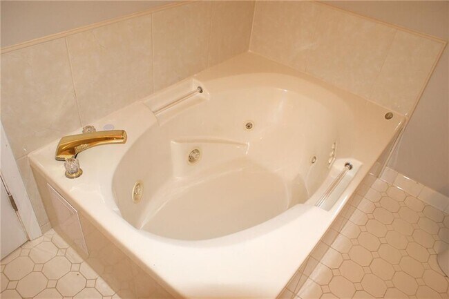 Building Photo - 6725 Ridge Moore Dr NW