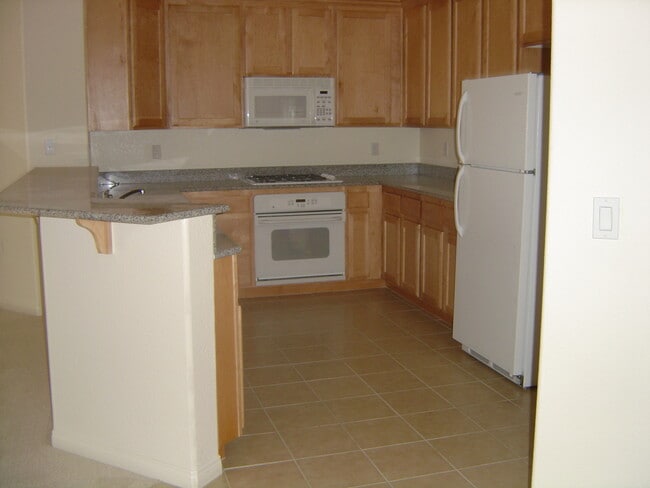 Building Photo - GUARD GATED MANHATTAN CONDO- 2 MASTER BEDROOMS