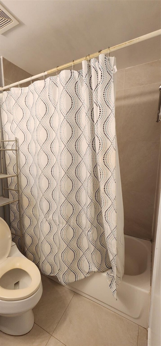 Building Photo - 806 NE 7th St