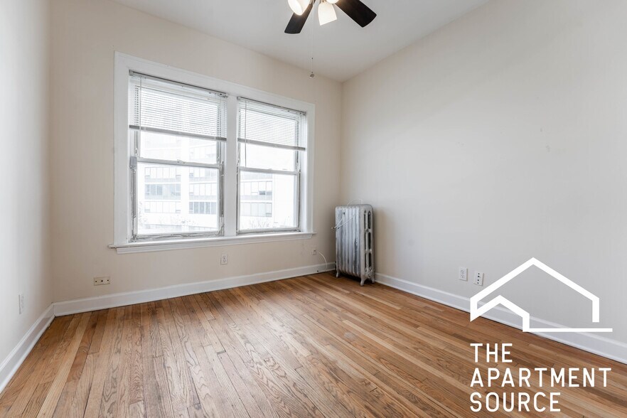 Building Photo - 3926 N Pine Grove Ave