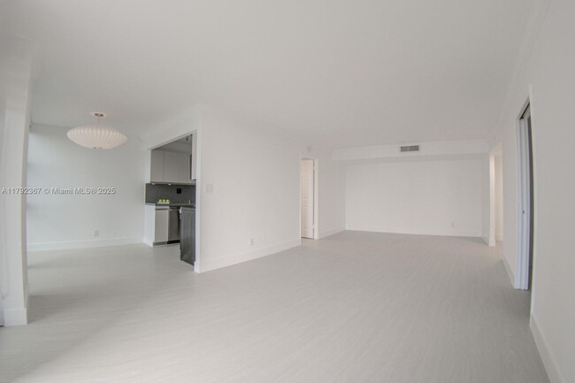 Building Photo - 18181 NE 31st Ct