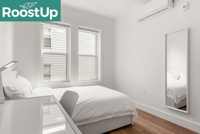 Building Photo - Furnished private bedroom with private ens...
