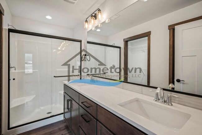 Building Photo - 3-Bedroom, 2-Bathroom Home with 3-Car Gara...