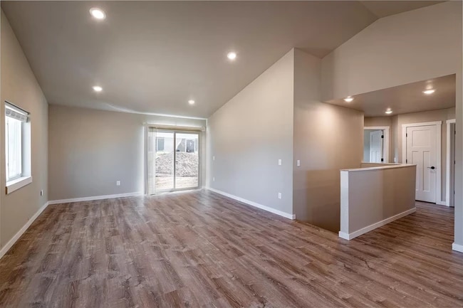 Building Photo - 304 Nieson St