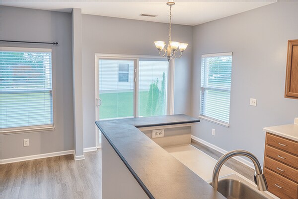 Building Photo - 635 Grove Cir