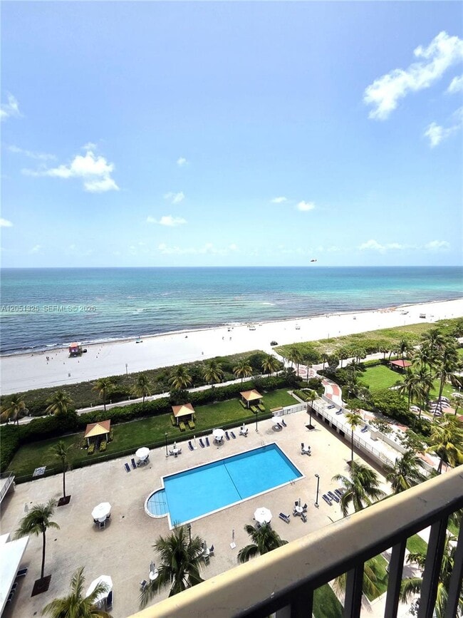 Building Photo - 2625 Collins Ave