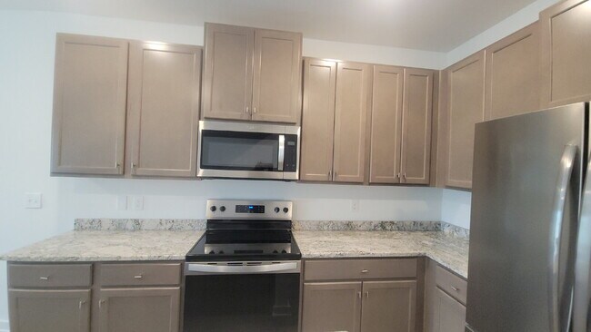 Building Photo - 7589 Discovery Pt Dr NW