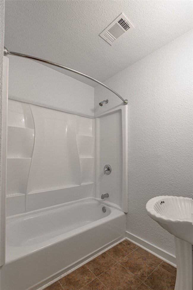 Building Photo - 7A Hickory Ln