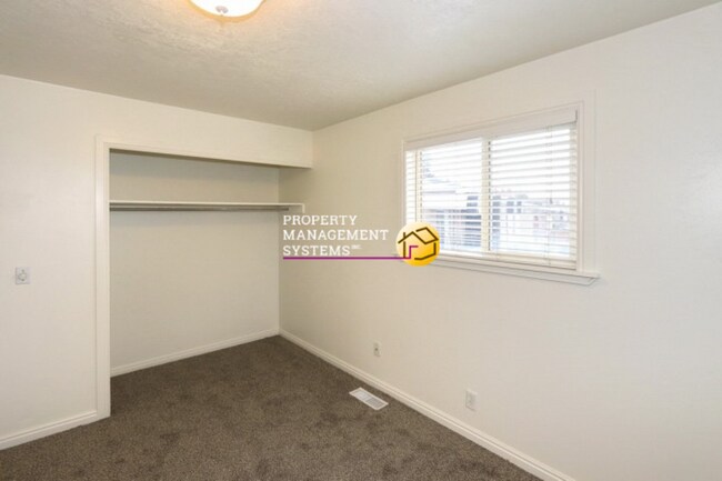 Building Photo - 4 Bedroom Cottonwood Heights Home