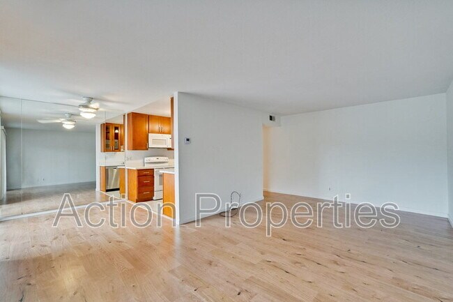 Building Photo - 181 Del Medio Ave