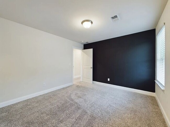 Building Photo - 3 Bed/2.5 Bath Beautiful Newer Constructio...