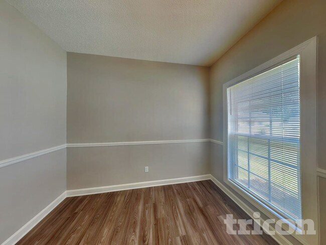 Building Photo - 2829 Rosemeade Dr