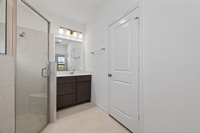 Building Photo - 5015 Bowen Pr Dr