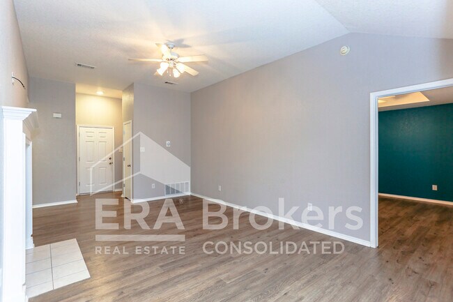 Building Photo - 1614 Twisted Oak Dr