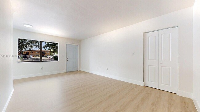 Building Photo - 1674 W 42nd St