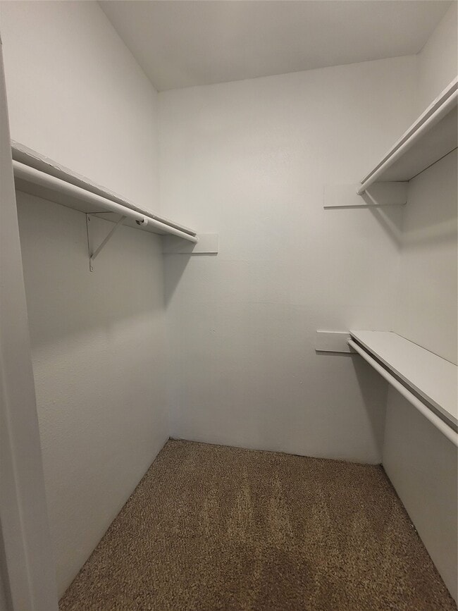 Building Photo - 7250 W Greens Rd