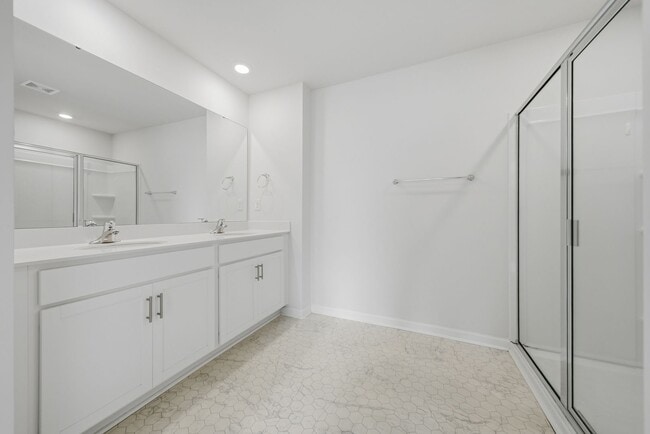 Building Photo - Spacious 5-Bedroom Home for Rent in The Falls – Modern, Comfortable, and Move-In Ready