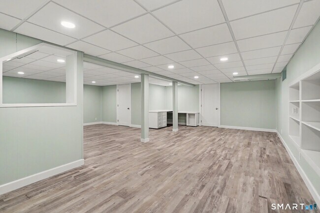 Building Photo - 145 Casmir Dr