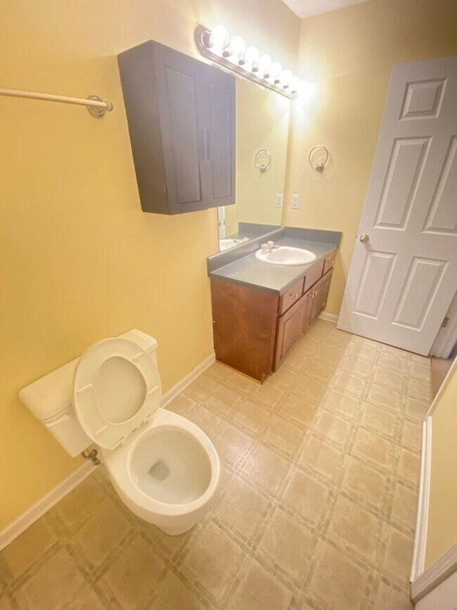 Building Photo - 1809 Azalea Dr