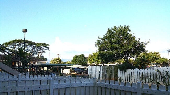 Building Photo - Comfortable Townhouse in Gated Mililani Co...