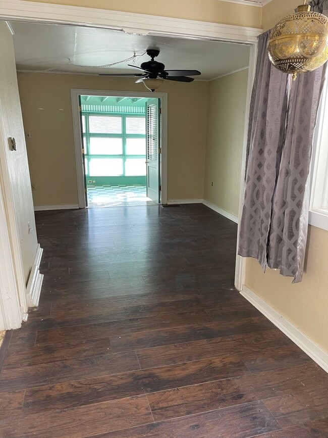 Building Photo - Nice 3 Bedroom Home near Downtown