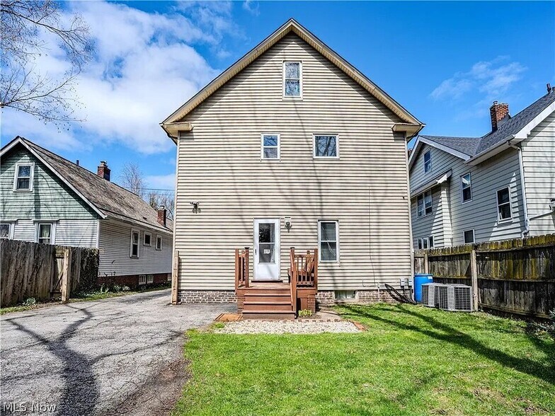Building Photo - 10105 Baltic Rd