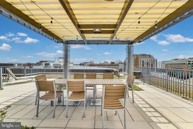 Building Photo - 1 Scott Cir NW