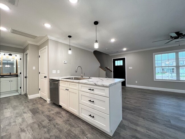 Building Photo - LOCATED IN GIBBS... FANTASTIC 3 BEDROOM HOME!!