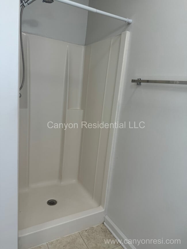 Building Photo - 323 Rushmore Ct