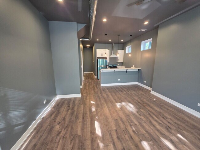 Building Photo - 1531 S Harding Ave